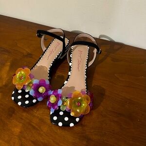 Betsey Johnson Oaklee sandals